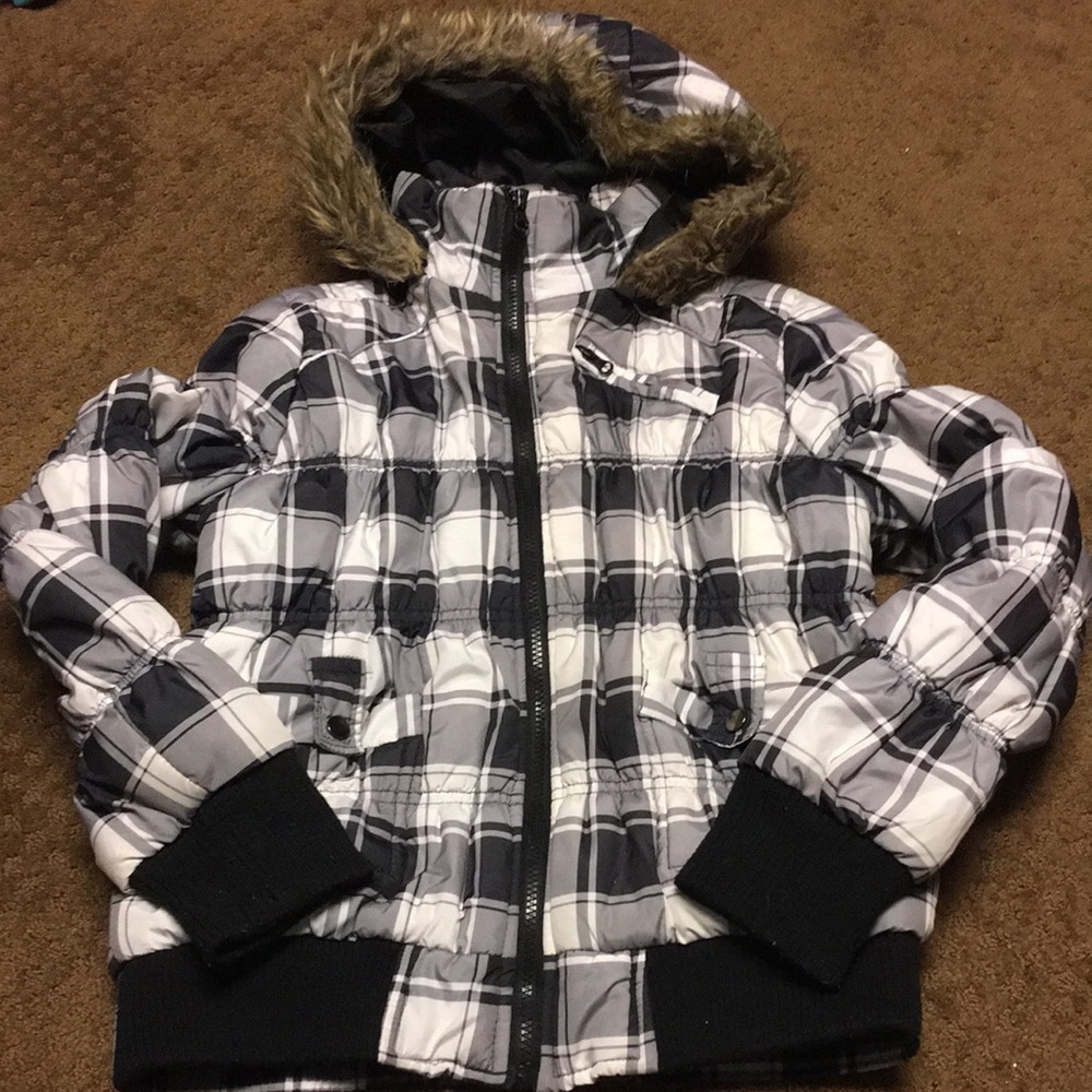 Puffer jacket Large girls stylish plaid EUC great in Winter & snow.